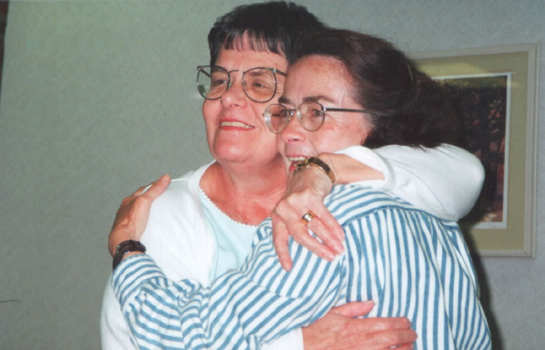 eileen_patty.jpg, 75381 bytes, 11/25/2001