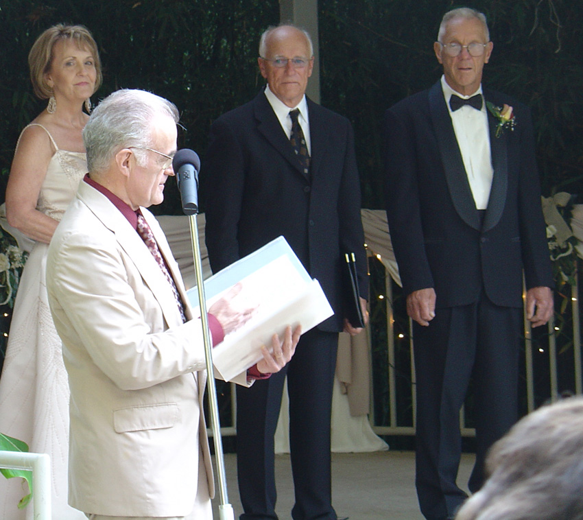 ceremony3.jpg, 222582 bytes, 7/28/2004