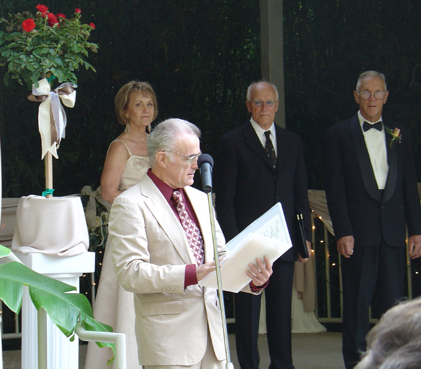 ceremony4.jpg, 232892 bytes, 7/28/2004