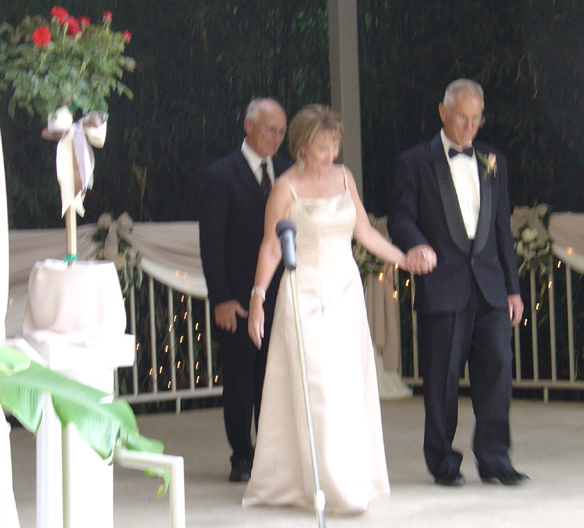 ceremony5.jpg, 213477 bytes, 7/28/2004