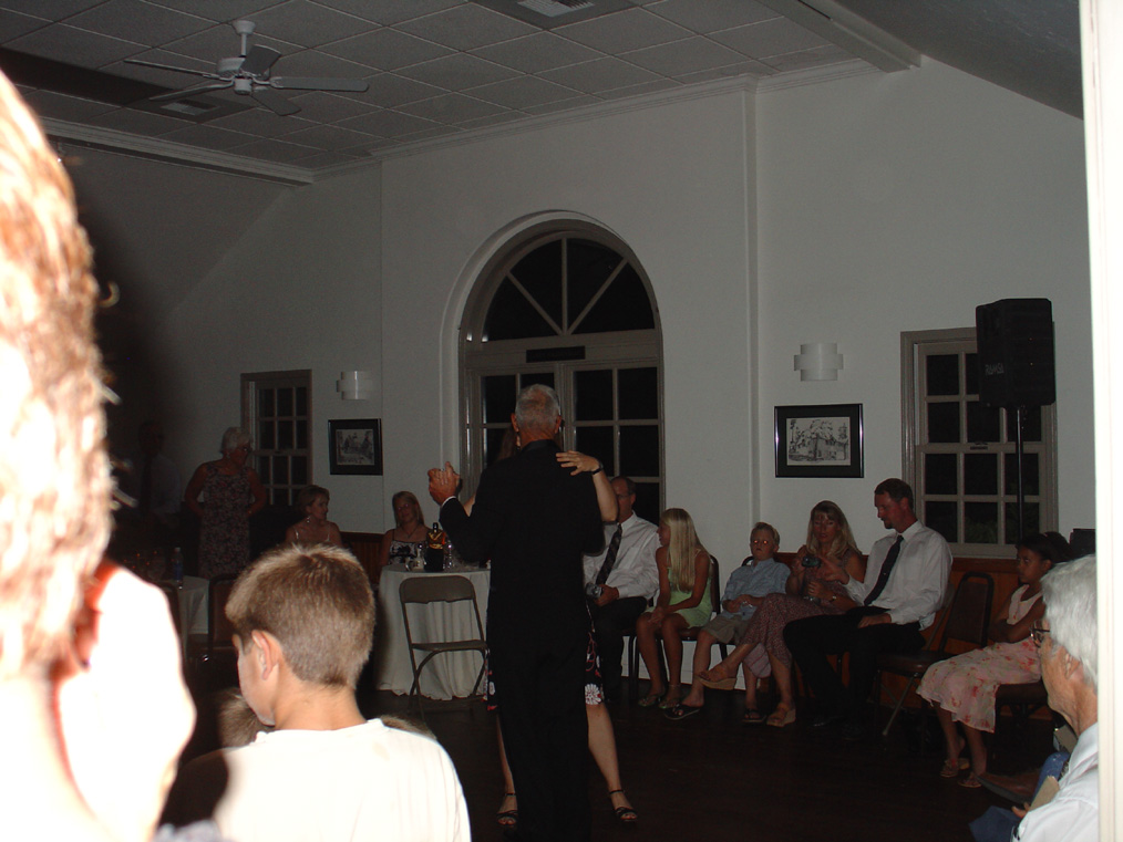 reception03.jpg, 207226 bytes, 7/28/2004