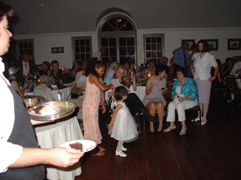 reception06.jpg, 239542 bytes, 7/28/2004