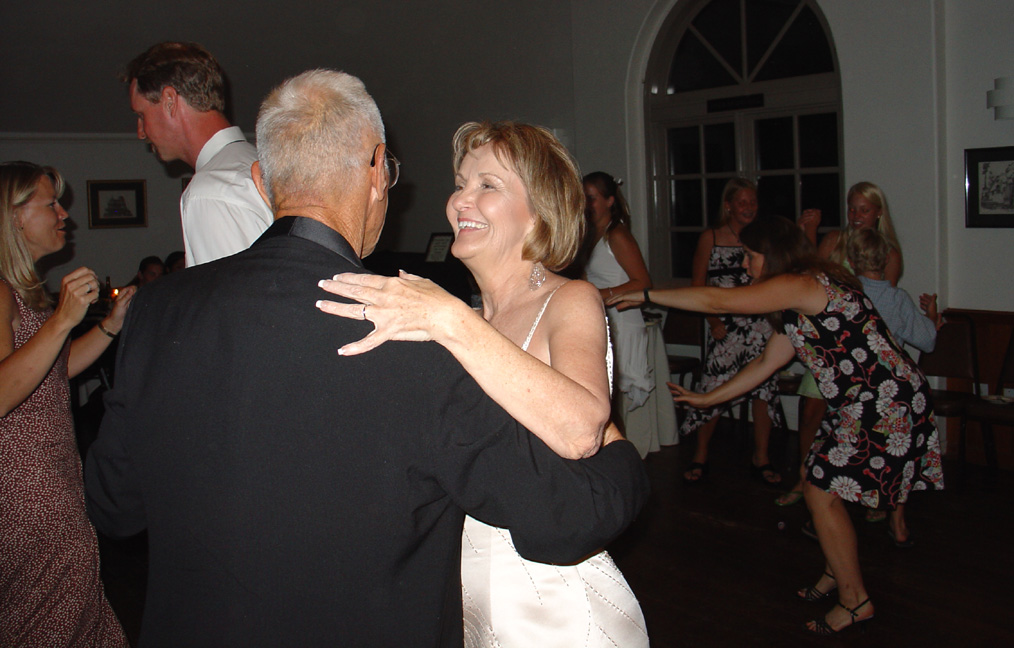 reception14.jpg, 202888 bytes, 7/28/2004