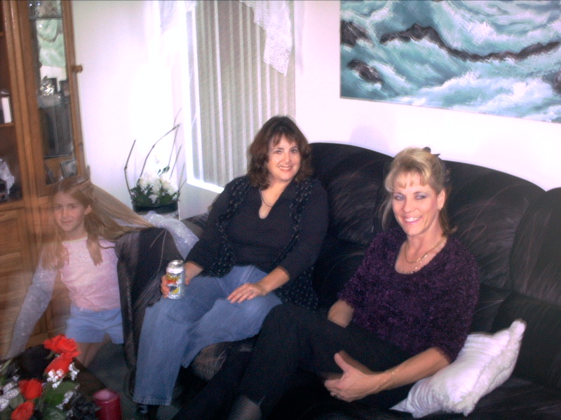 teresa_chrisse.jpg, 130076 bytes, 11/23/2001
